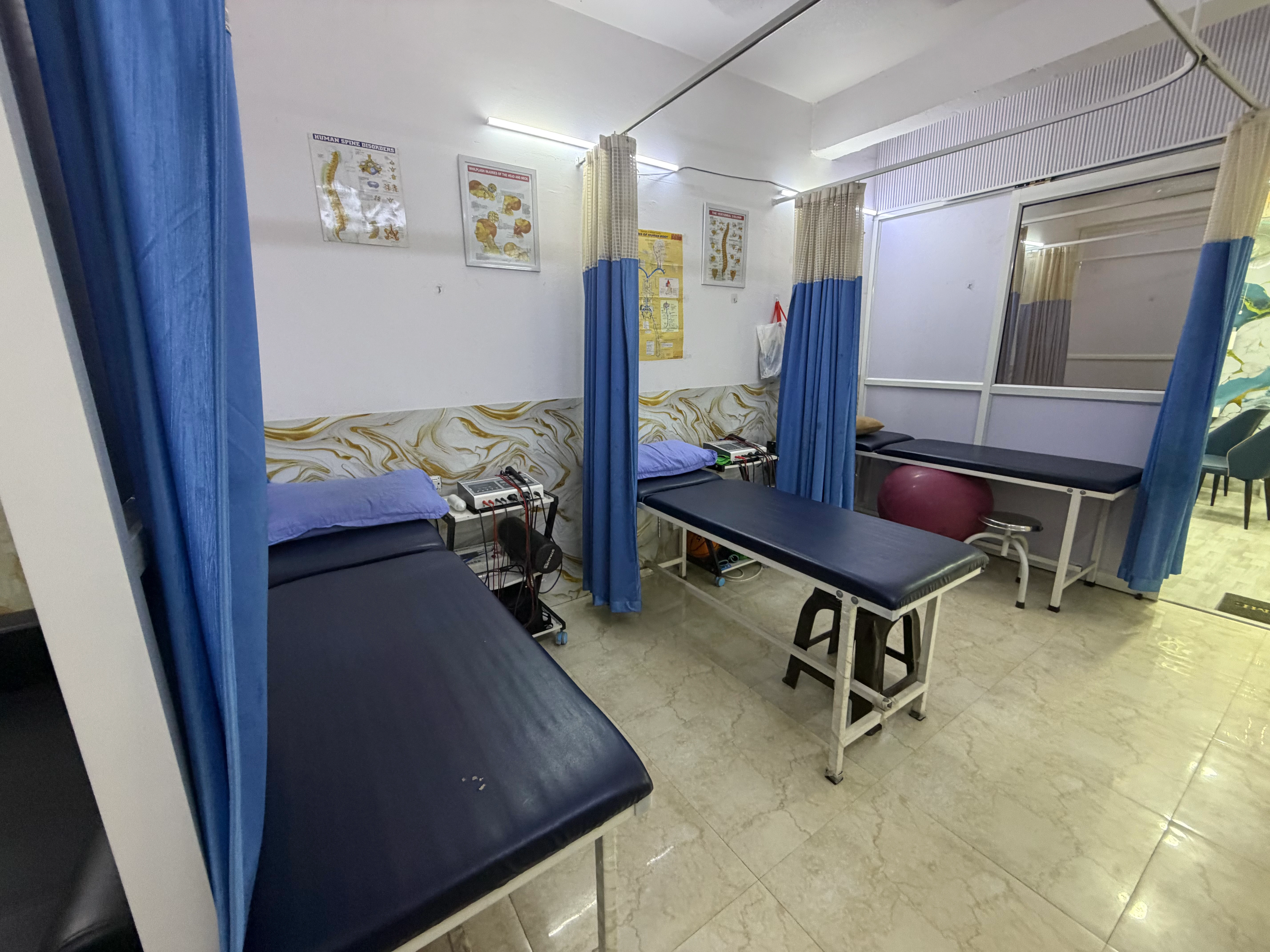 Spine traction therapy unit at Physiotherapy Clinic Noida